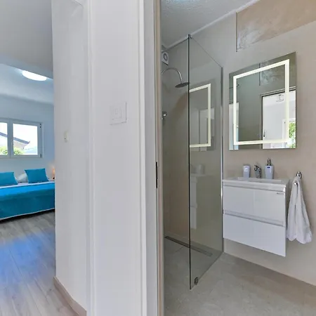 Modern In With Sea Nearby *
