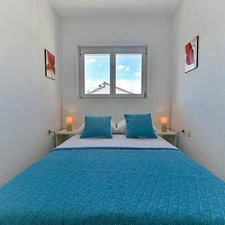 Modern In With Sea Nearby Apartment