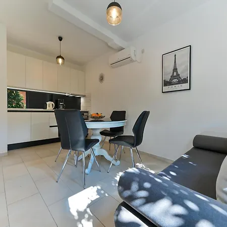 Apartment Modern In With Sea Nearby