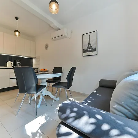 Modern In With Sea Nearby Apartment *